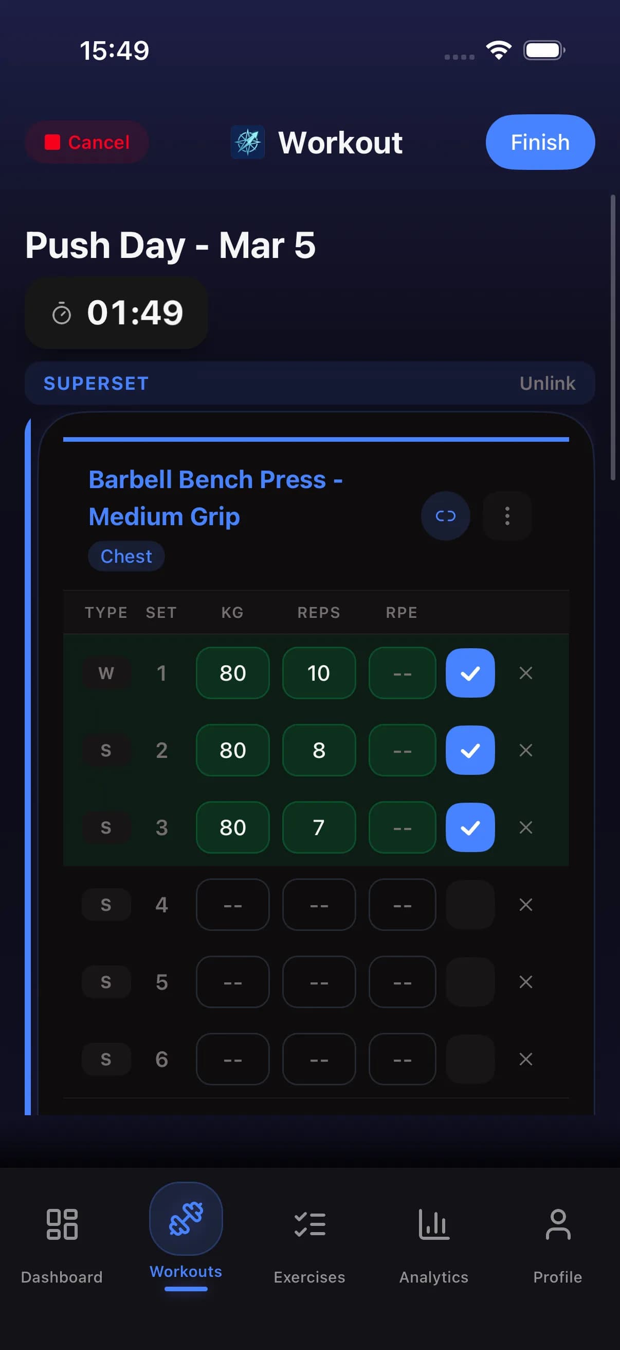 Active workout screen with set logging