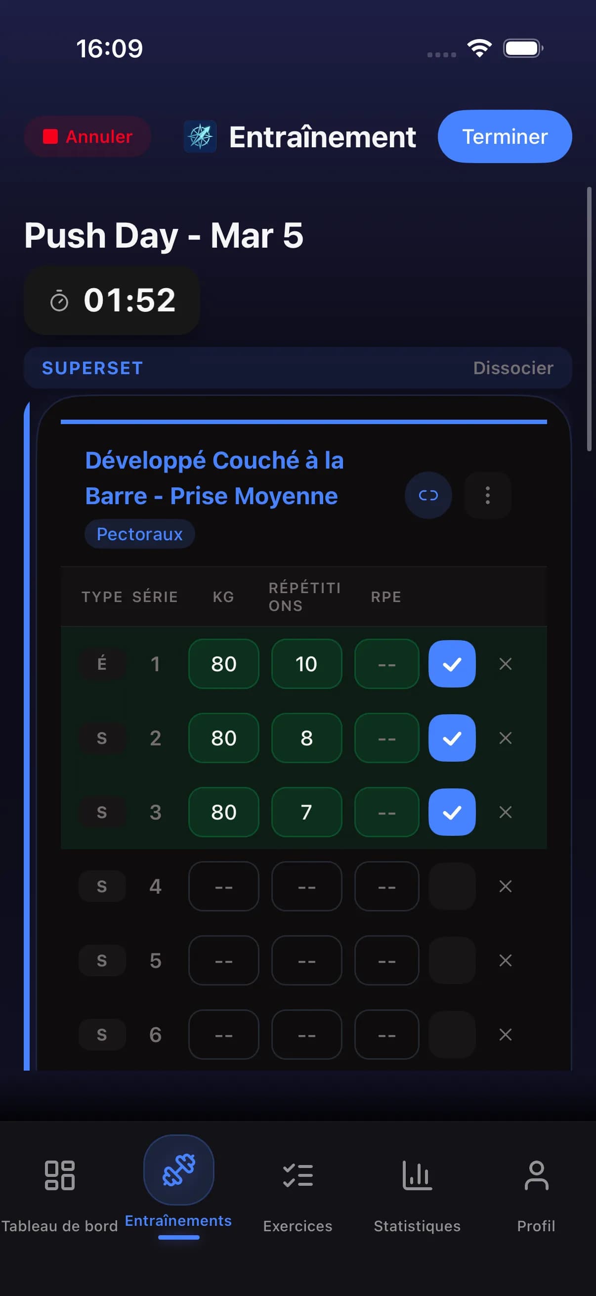 Active workout screen with set logging