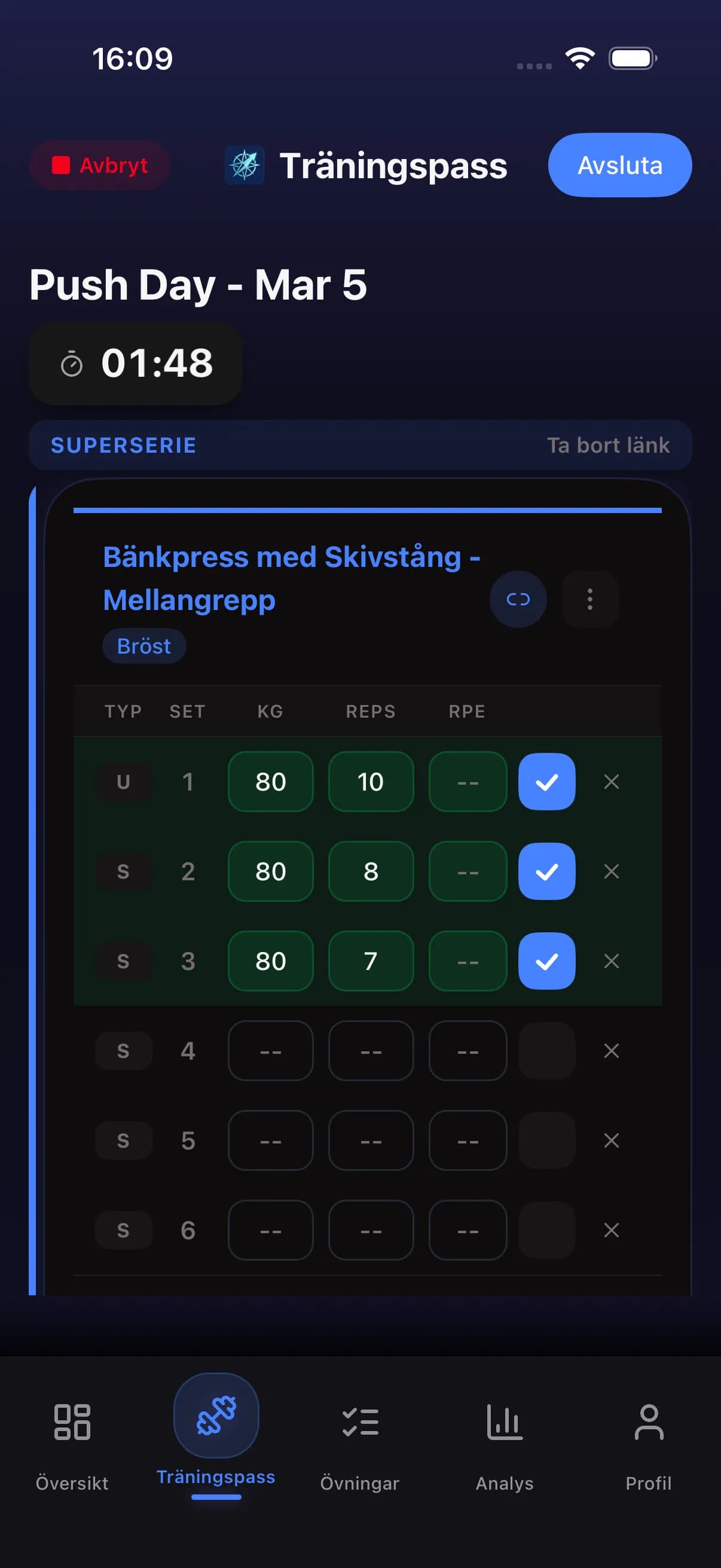 Active workout screen with set logging